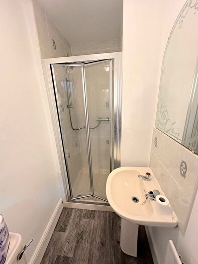 2 Bedroom End Of Terrace House To Rent In Trooper Lane, Halifax, HX3