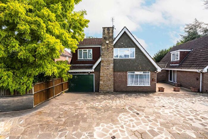 4 Bedroom Detached House To Rent In Burnside Close, Twickenham, TW1