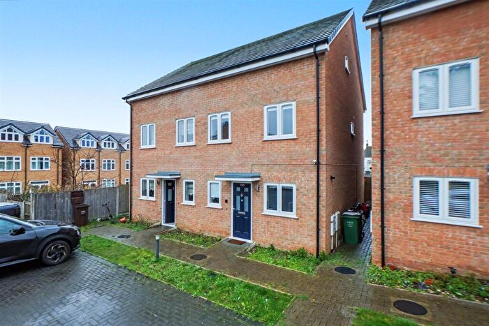 3 Bedroom Semi Detached House For Sale In Napier Road, Gillingham, ME7