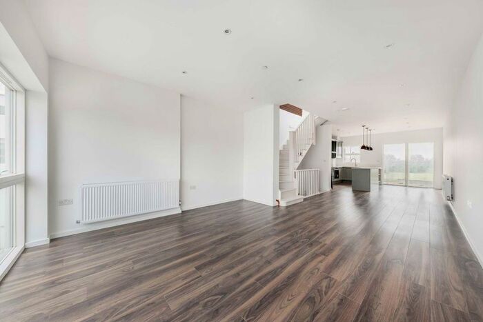 3 Bedroom Property To Rent In Elm Grove, London, SW19