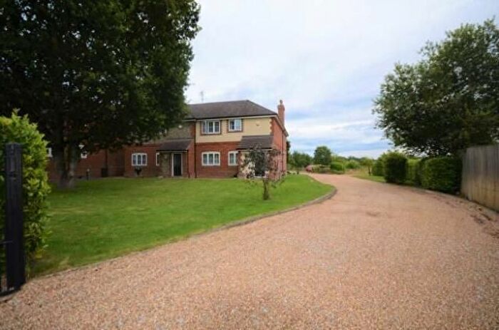 2 Bedroom Flat To Rent In Windsor, Berkshire, SL4