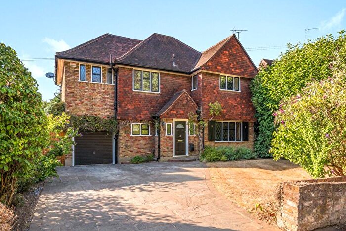 4 Bedroom Detached House For Sale In Lammas Lane, Esher, KT10