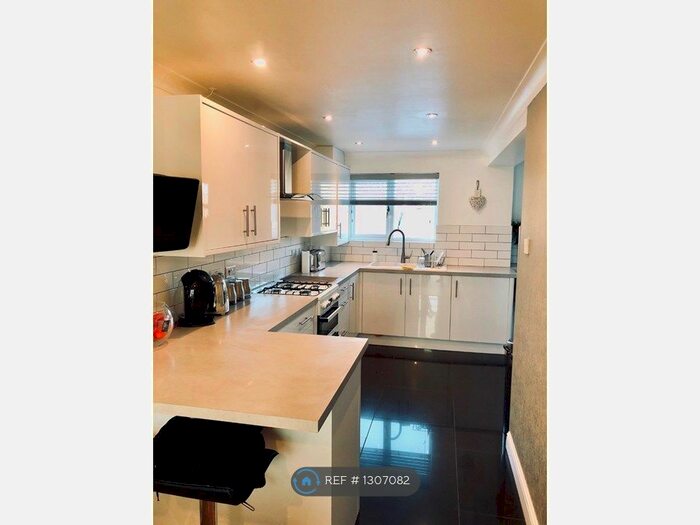 3 Bedroom Semi-Detached House To Rent In Field Avenue, Canterbury CT1