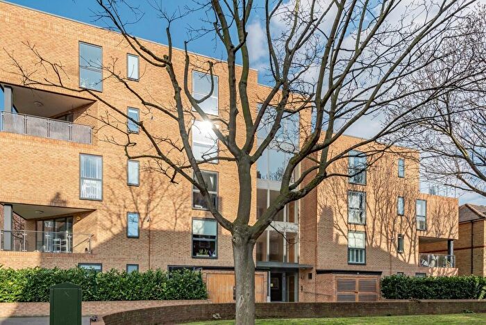 2 Bedroom Flat To Rent In Alvey Street London, SE17