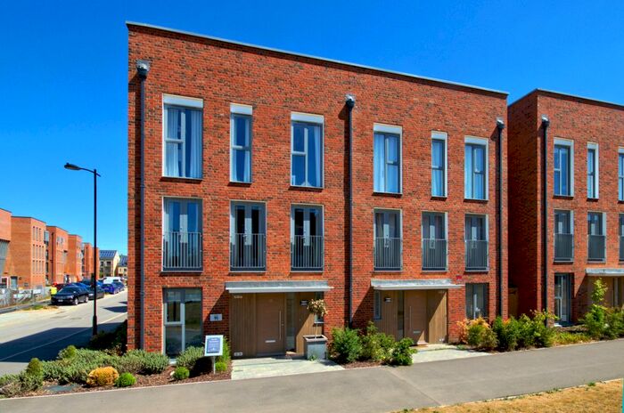 4 Bedroom Semi-Detached House To Rent In Renard Way, Trumpington, Cambridge, CB2