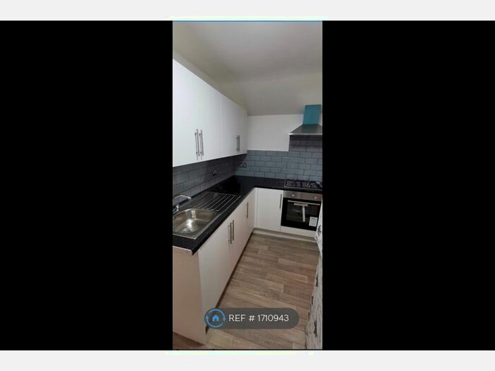 2 Bedroom Flat To Rent In Longcross Street, Cardiff, CF24