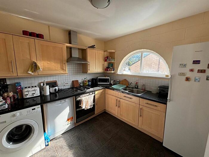 4 Bedroom House To Rent In Ringswell Gardens, Bath, BA1