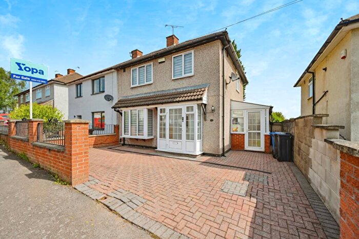 3 Bedroom Semi-Detached House For Sale In Finchley Avenue, Derby, DE22
