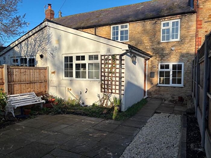 2 Bedroom Property To Rent In Brook Lane, Harrold, MK43