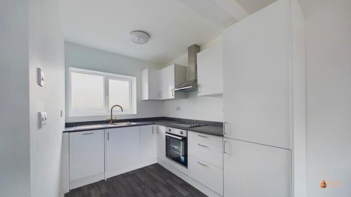 Studio To Rent In New Broadway, Worthing, BN11