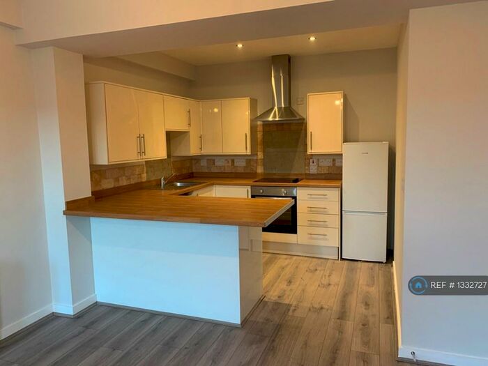 2 Bedroom Flat To Rent In Westbrook House, Maidstone, ME14