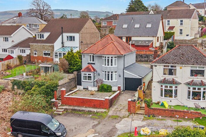 3 Bedroom Detached House For Sale In Hillcrest, Pentwyn, Neath, SA11