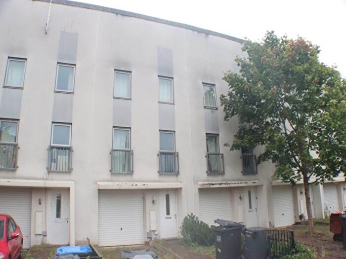 4 Bedroom House To Rent In Aviation Avenue, Hatfield, Hertfordshire, AL10