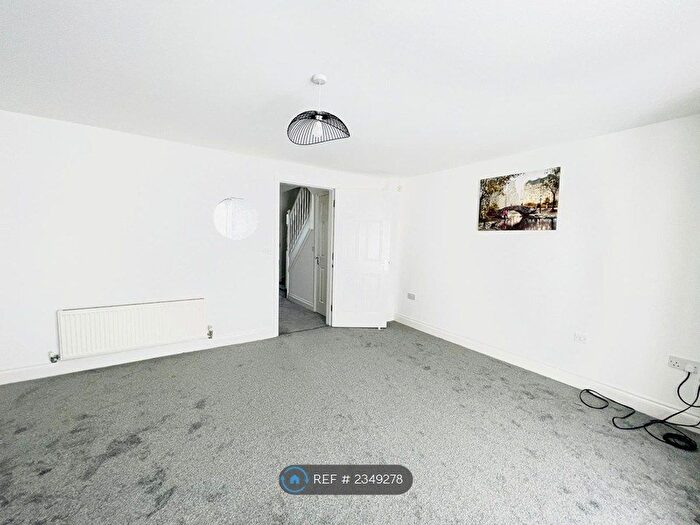 4 Bedroom Semi-Detached House To Rent In Hillbrook Crescent, Ingleby Barwick, Stockton-On-Tees, TS17