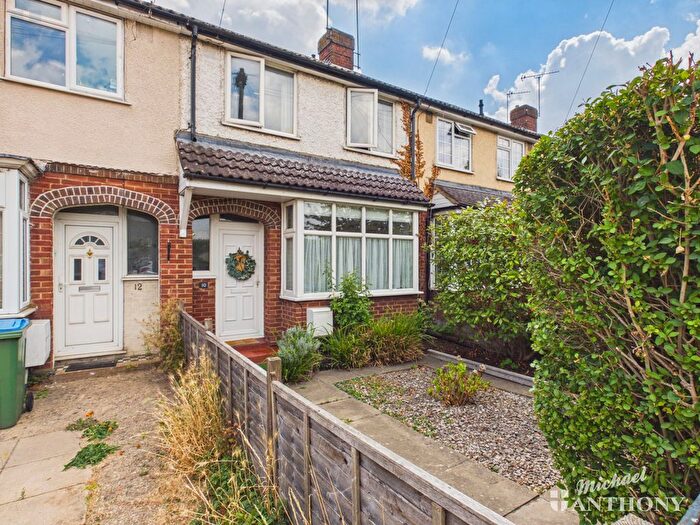 3 Bedroom Terraced House For Sale In Haydon Road, Aylesbury, HP19
