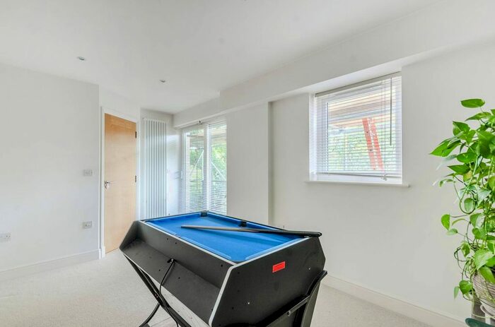 3 Bedroom Maisonette To Rent In Melfield Gardens, Beckenham Hill, London, SE6