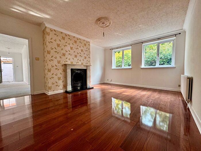 3 Bedroom Detached Bungalow To Rent In Dunboe Place, Shepperton, TW17