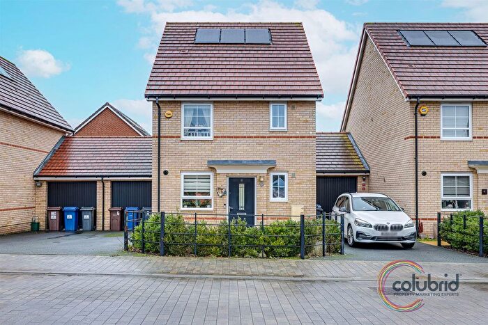 3 Bedroom Link Detached House For Sale In Wentworth Road, Stanford-Le-Hope, SS17