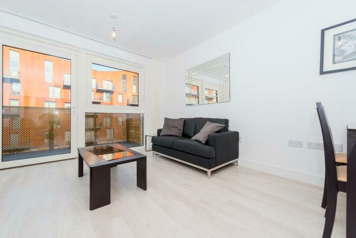 1 Bedroom Apartment To Rent In Copenhagen Court, Greenland Place, Surrey Quays, SE8