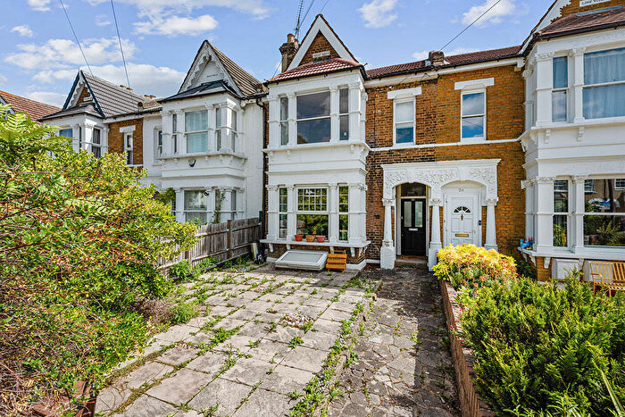 2 Bedroom Flat To Rent In Lytton Road, Leytonstone, E11