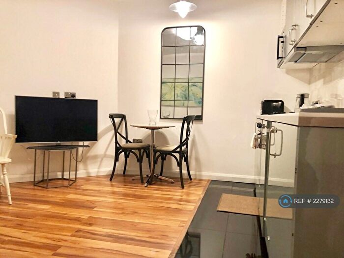 1 Bedroom Flat To Rent In Radnor Street, Swindon, SN1