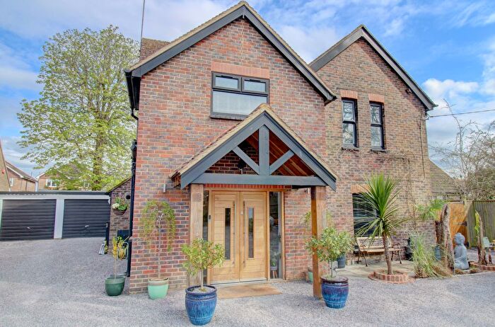 3 Bedroom Detached House For Sale In Station Road, Crawley, RH10