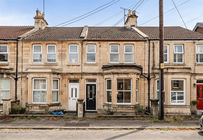 3 Bedroom Terraced House For Sale In Hawthorn Road, Chippenham, SN15