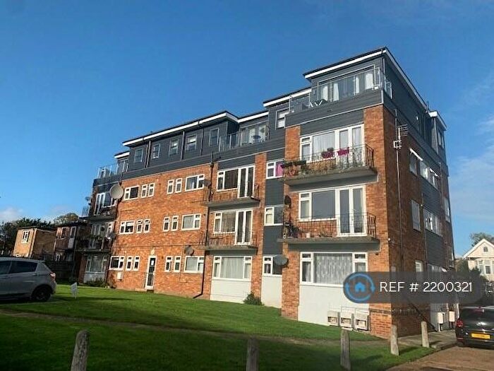 2 Bedroom Flat To Rent In Snakes Lane, Woodford Green, IG8