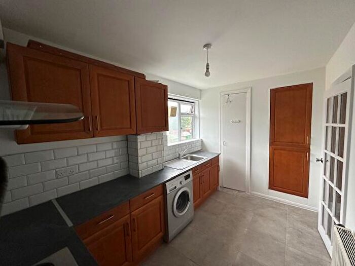 3 Bedroom Flat To Rent In Cadham Court, Glenrothes, KY7