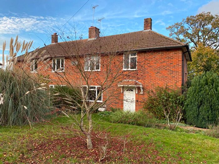 3 Bedroom Semi Detached House For Sale In Inwood Road, Liss, Hampshire, GU33