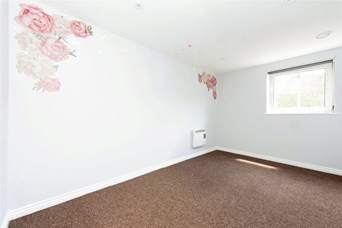 2 Bedroom Flat For Sale In London Road, Kingston Upon Thames, KT2