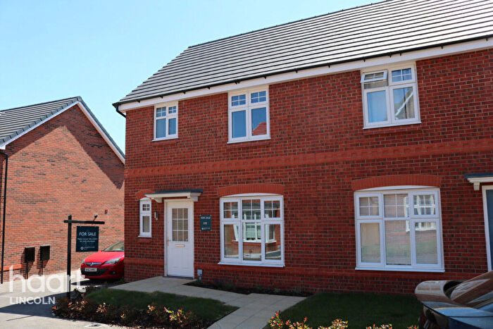 3 Bedroom Semi-Detached House For Sale In Barrowby Road, Grantham, NG31
