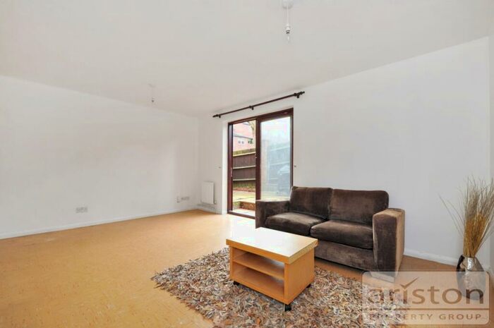 2 Bedroom Flat To Rent In Hazellville Road, Archway, N19