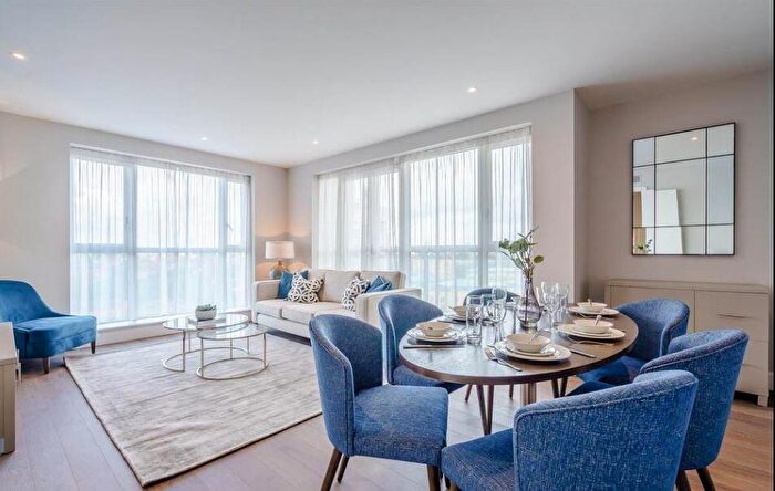2 Bedroom Apartment To Rent In Westferry Circus, Canary Wharf, London, E14