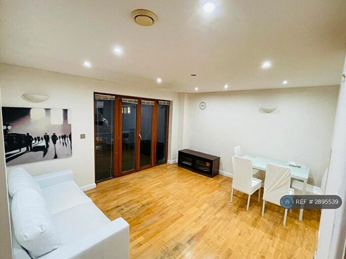 2 Bedroom Flat To Rent In Ilford Hill, Ilford, IG1