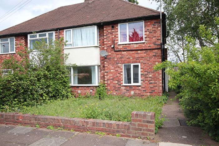 2 Bedroom Flat For Sale In Glenwood Grove, Lincoln, LN6