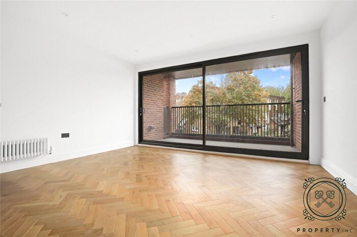 2 Bedroom Flat For Sale In Roman Way, London, N7