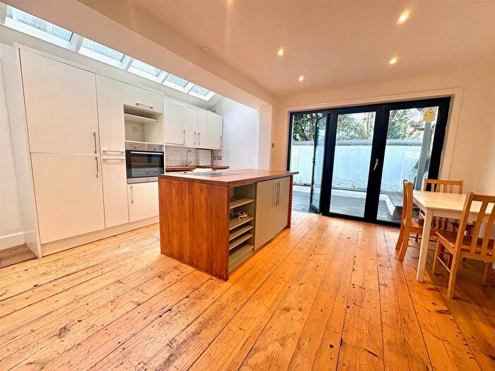 4 Bedroom Property To Rent In Claxton Grove, London, W6