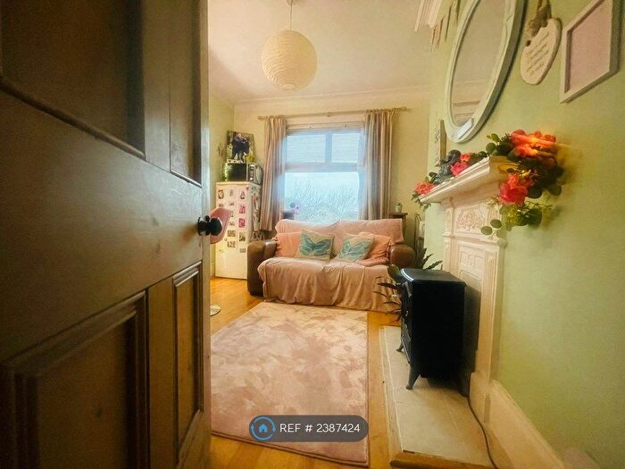 2 Bedroom Flat To Rent In Colebrooke Road, Bexhill-On-Sea, TN39