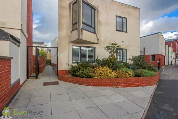 2 Bedroom Apartment To Rent In A New Street, Cheltenham, GL50