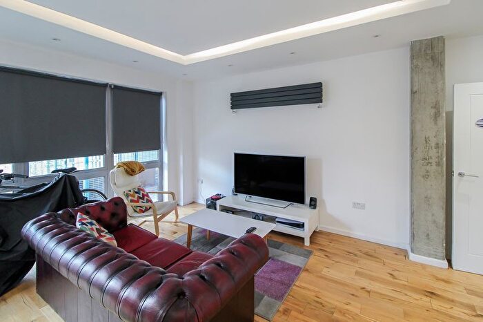 2 Bedroom Flat To Rent In Wick Lane, London, E3