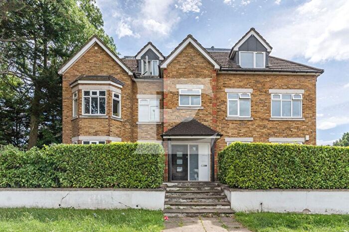 2 Bedroom Apartment For Sale In Watford Way, Mill Hill, London, NW7
