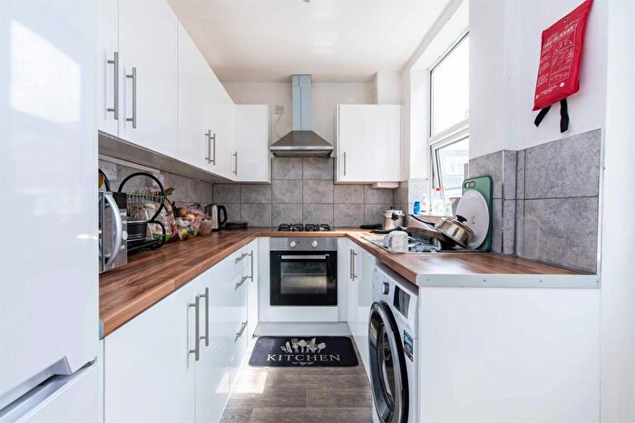 2 Bedroom Semi-Detached House To Rent In Stanley Road, NG7