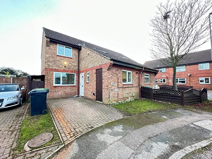 3 Bedroom Semi-Detached House To Rent In Runham Close, Luton, Bedfordshire, LU4