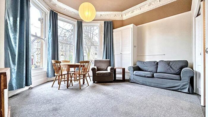 2 Bedroom Flat To Rent In Hanbury Road, Bristol, BS8