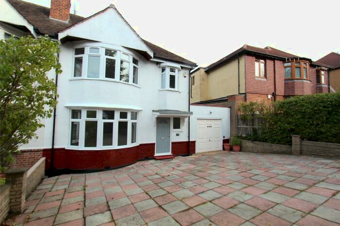 3 Bedroom Semi-Detached House To Rent In Cat Hill, Barnet, London, EN4