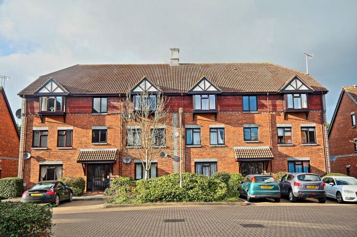 2 Bedroom Flat To Rent In Tintagel Way, Woking GU22