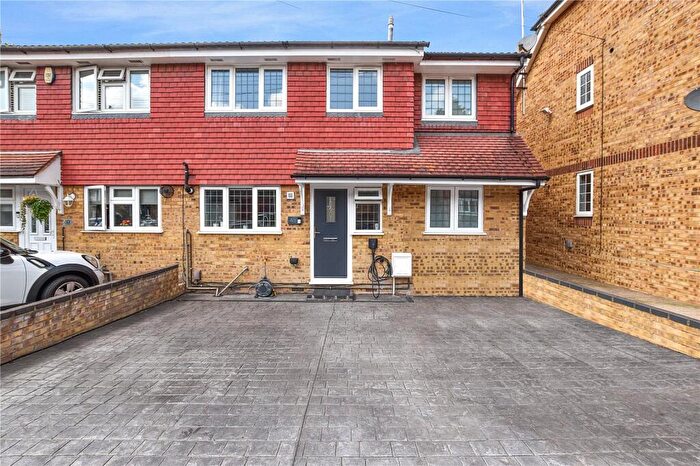 3 Bedroom Semi Detached House For Sale In Sunland Avenue, Bexleyheath, DA6