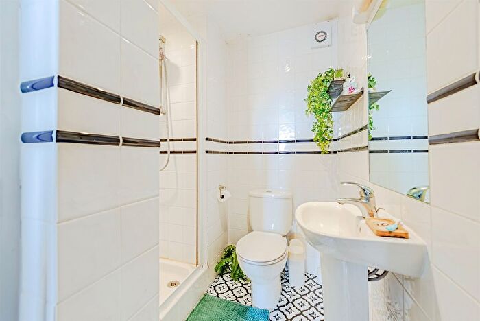 3 Bedroom End Of Terrace House For Sale In Hollis Row, Common Road, Redhill, RH1