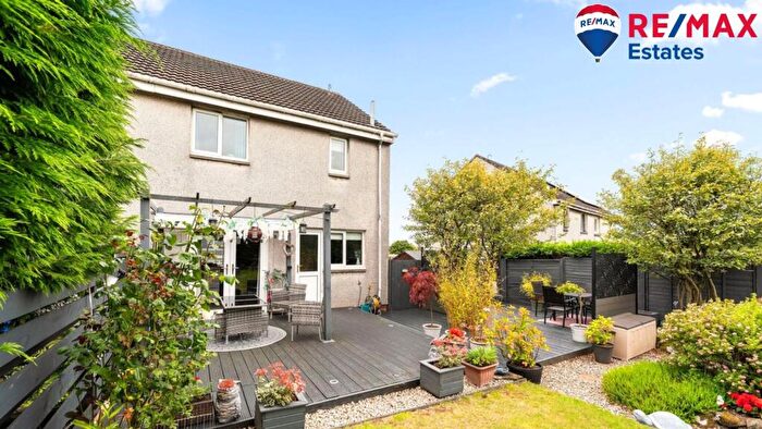 3 Bedroom Semi-Detached House For Sale In Pinewood Park, Deans, EH54